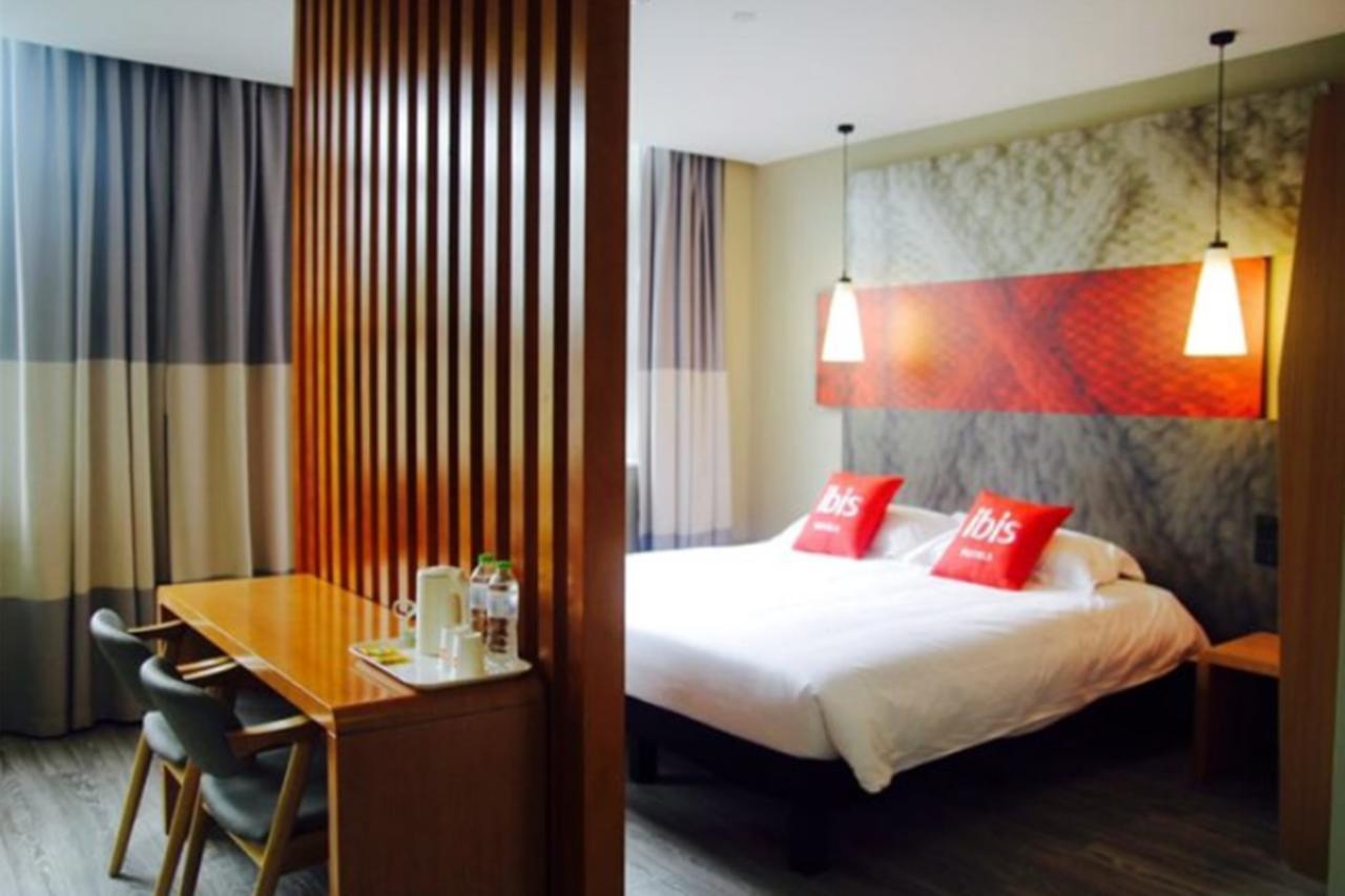 Ibis Chengdu Meizhou Center Exterior photo