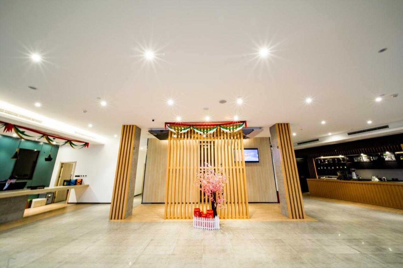 Ibis Chengdu Meizhou Center Exterior photo