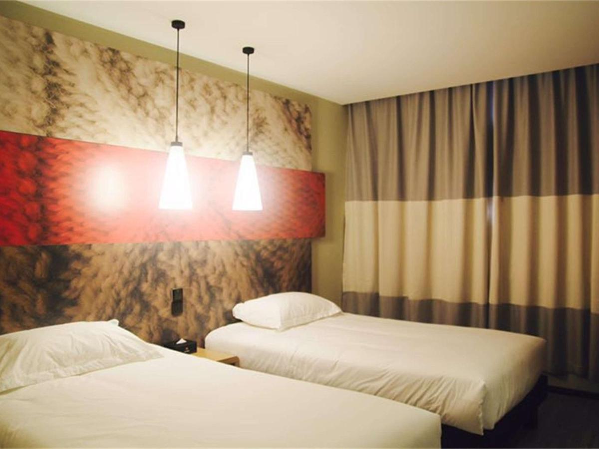 Ibis Chengdu Meizhou Center Exterior photo